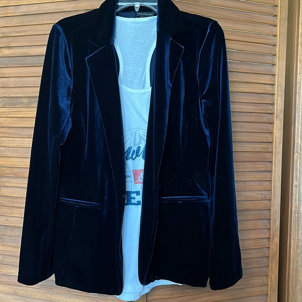 Amazing velvet blazer Tahari XL